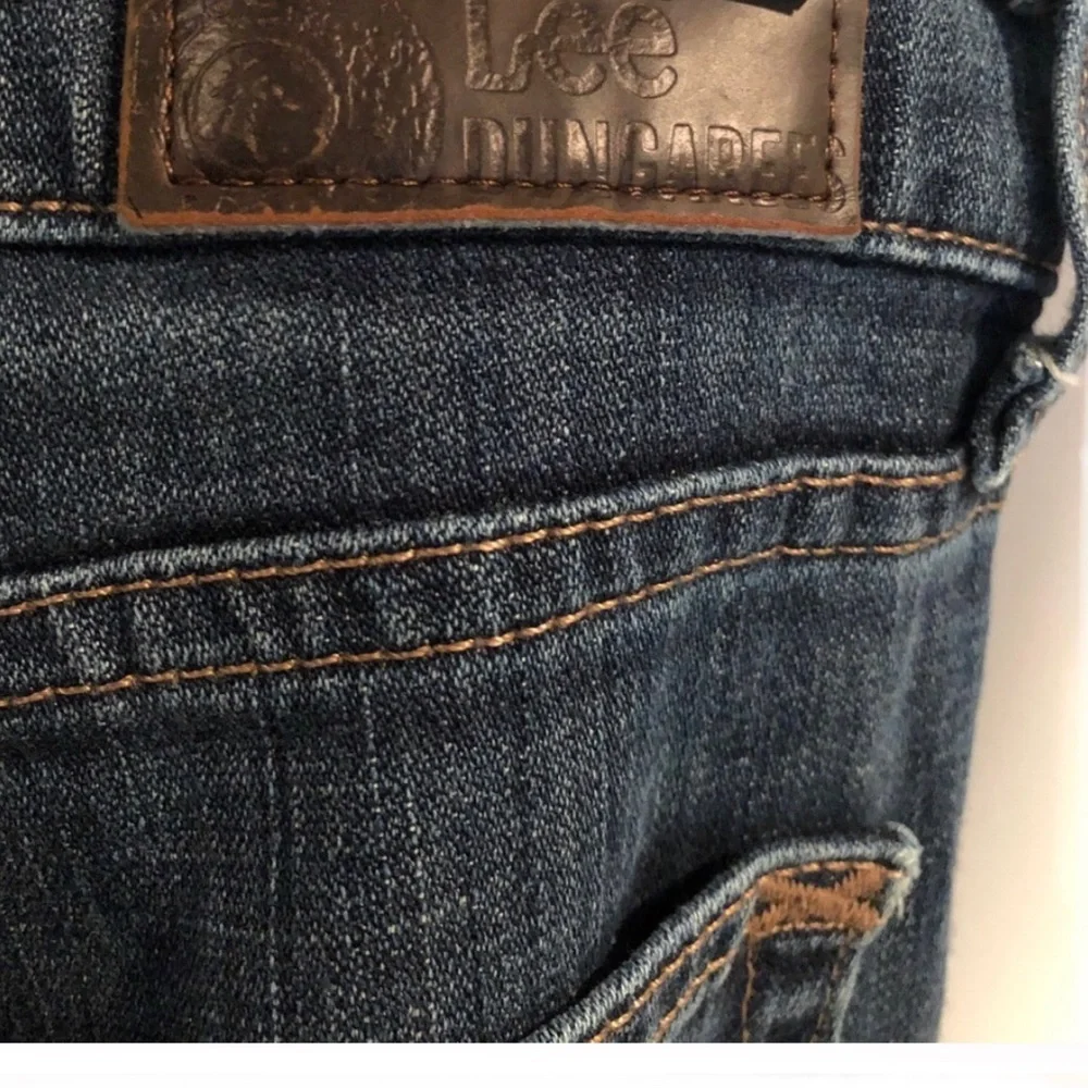 Lee Dungarees Men’s Slim Taper Jeans 32x30 Dark Wash Distressed Knee EUC